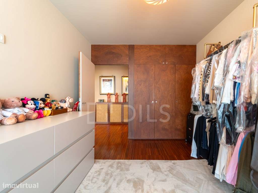 Apartamento T2 com varandas e garagem-13