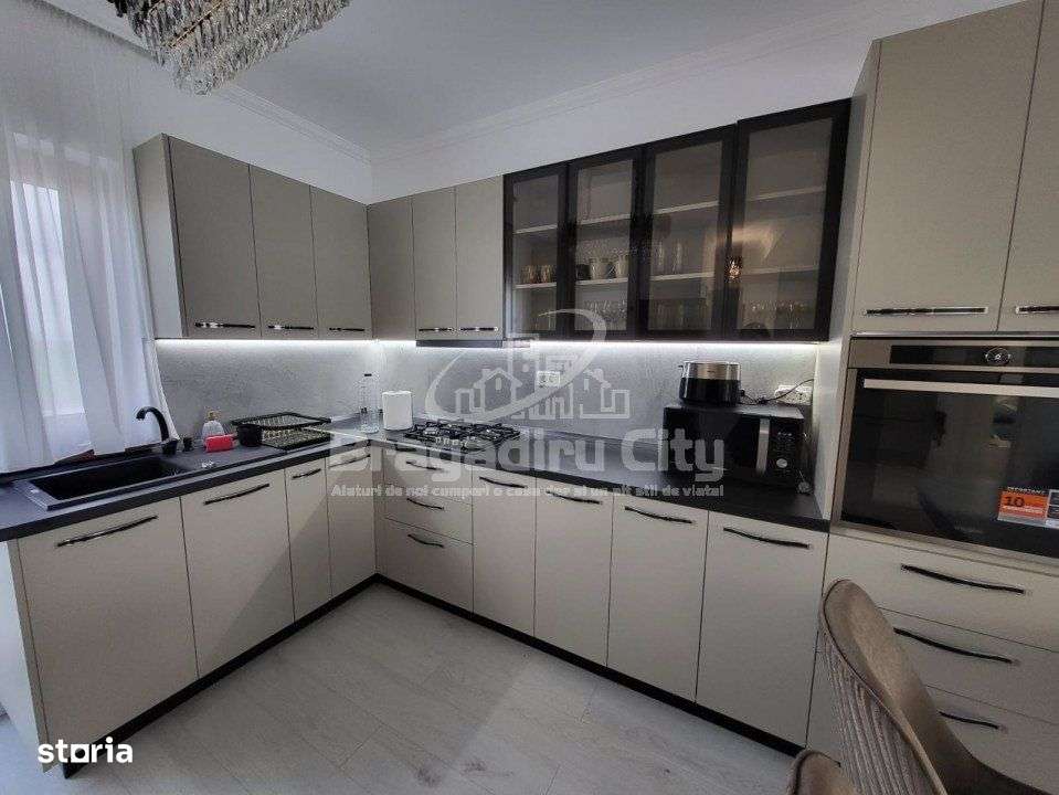 Apartament in vila 3 cam 2 bai 2 balcoane parcare - Imagine principală: 5/8