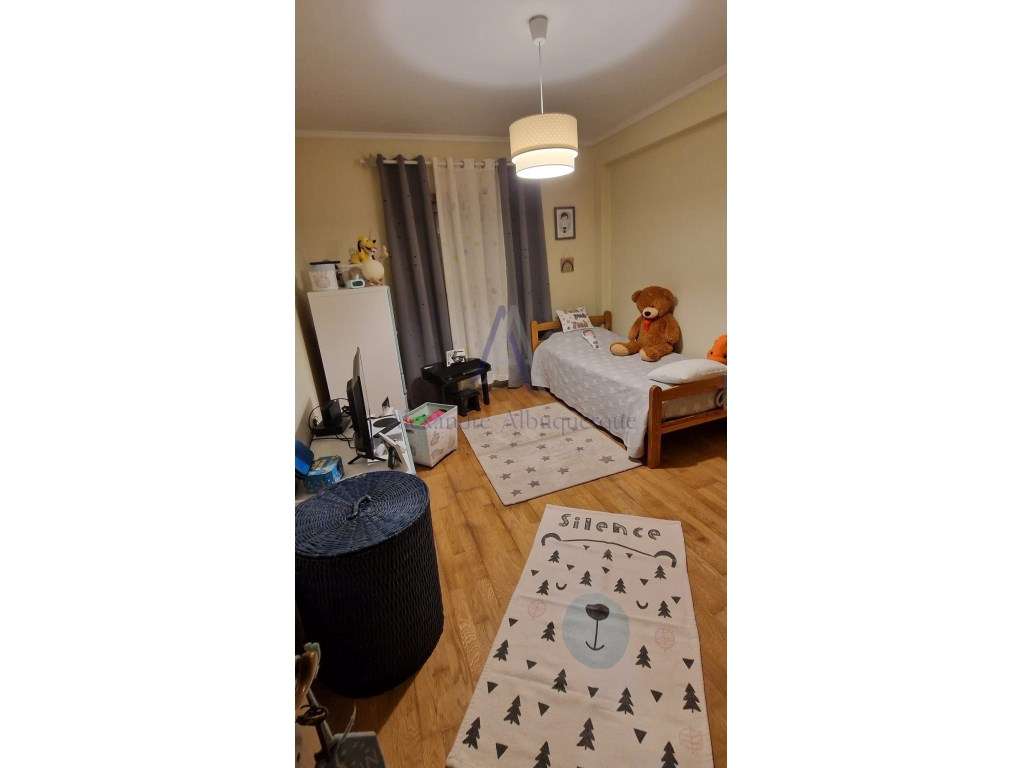 Apartamento T2 com lugar de Garagem e Elevador-18