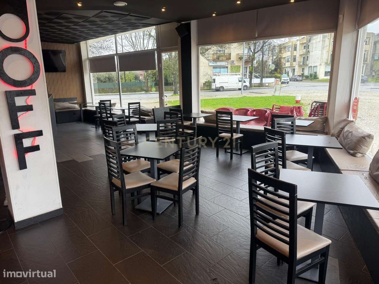 Espaçoso bar com vista panorâmica em localização privilegiada - Grande imagem: 5/10