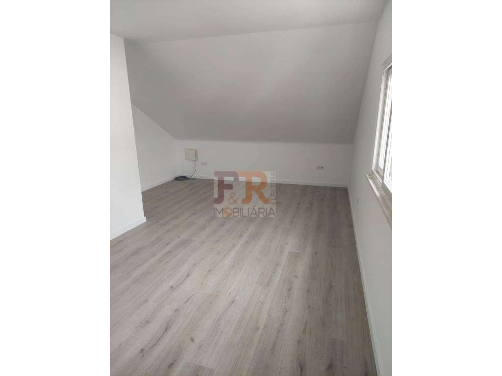 Moradias Geminada DuplexT3 com Pérgola. Pinhal do General. Fernão F...-36