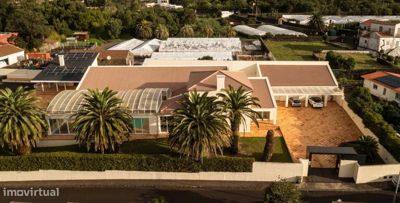 Luxuosa Moradia com 4 quartos localizada em Rosto do Cão - São Roque-56