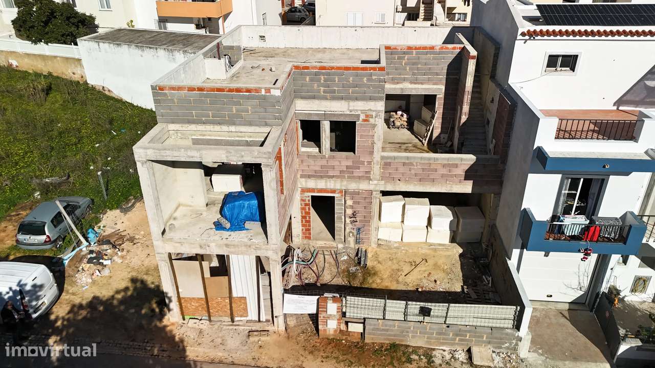 Terreno com Moradia T3+1 em Construção em Portimão - Grande imagem: 5/26