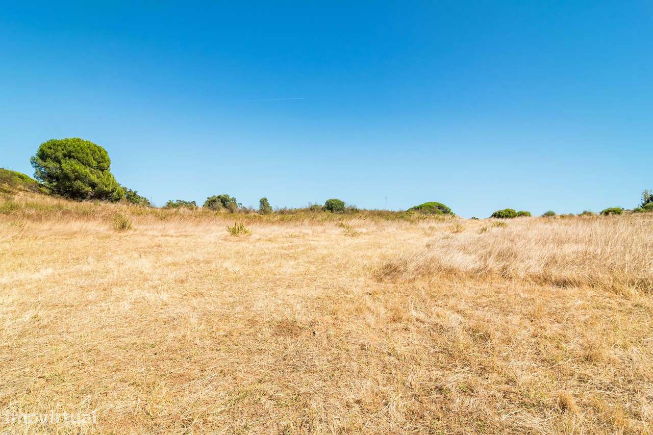 Terreno urbano em São Sebastião (Setúbal) com 17000m2-17