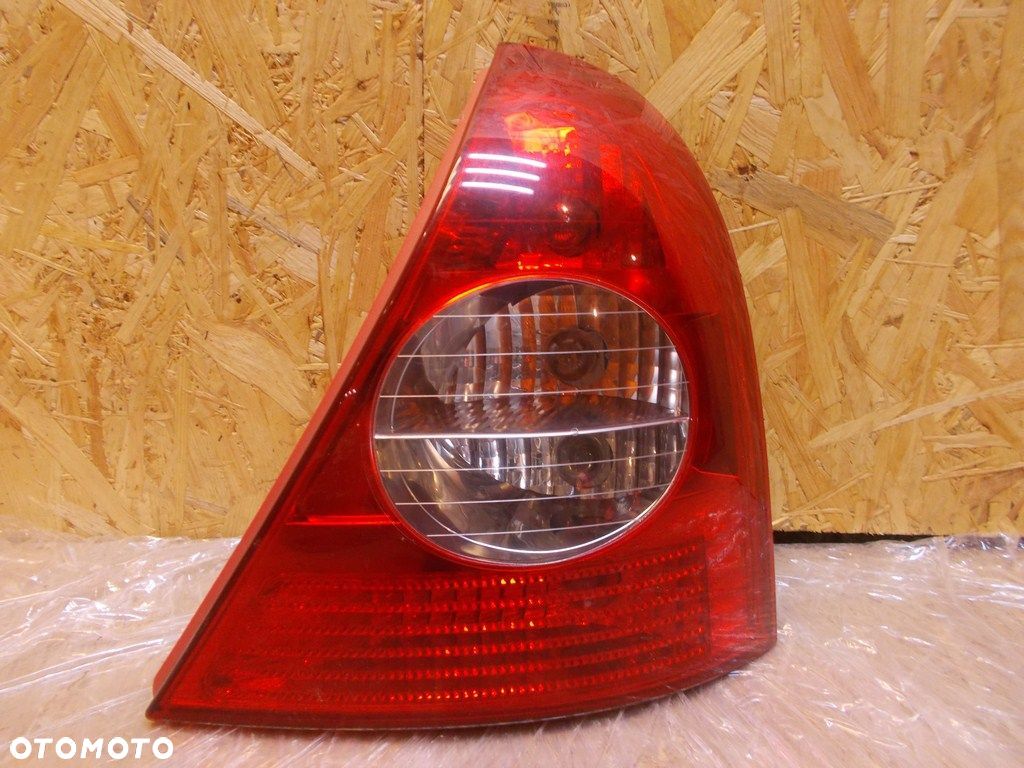 LAMPA PRAWA TYLNA PRAWY TYŁ RENAULT CLIO 2 II LIFT - 1