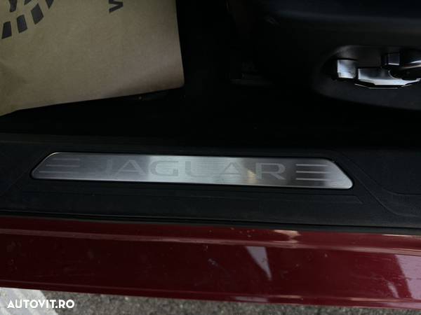 Jaguar XE 25d AWD Aut. Portfolio - 11
