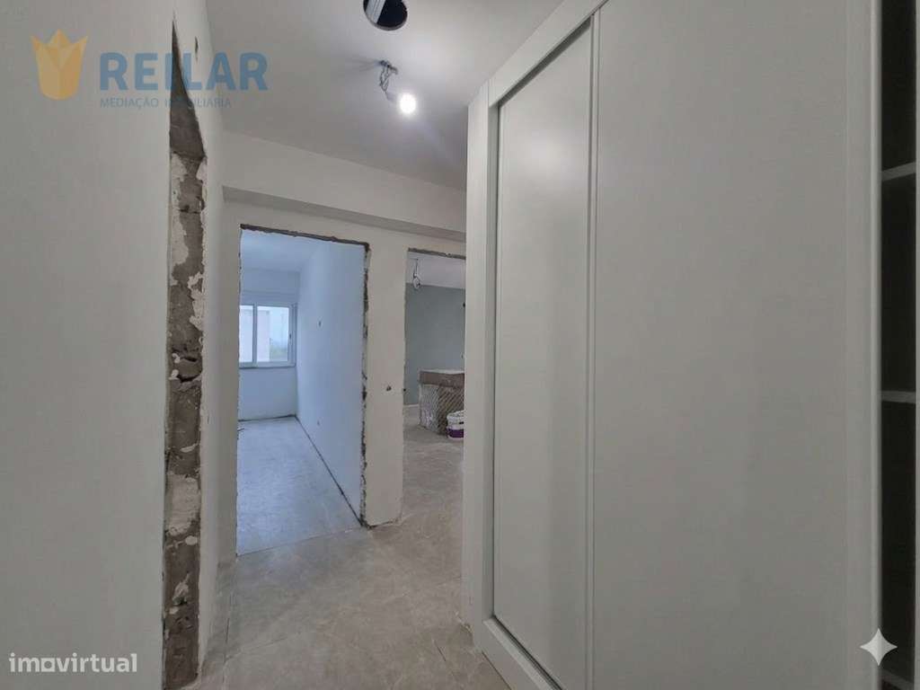 Carregado - T2 Remodelado - Grande imagem: 4/10