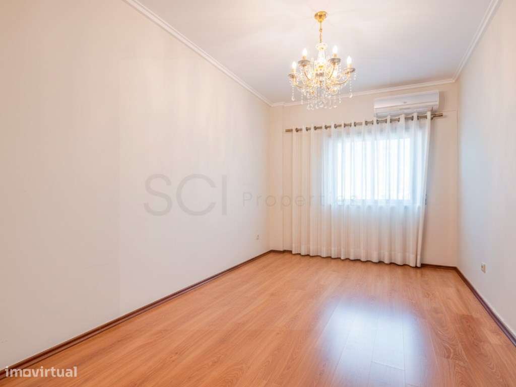 Apartamento T3 Remodelado Feijó Almada Parqueamento Varanda - Grande imagem: 4/45