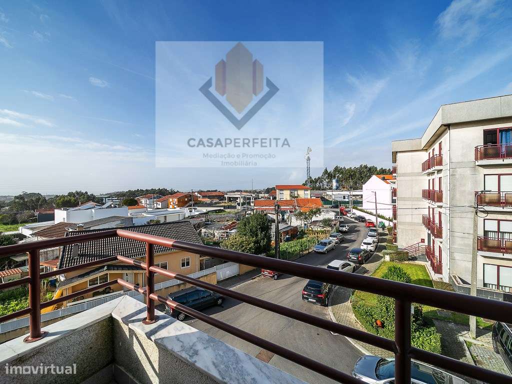 Deslumbrante T2 de 2 Frentes com Varandas e Box - Canelas-29