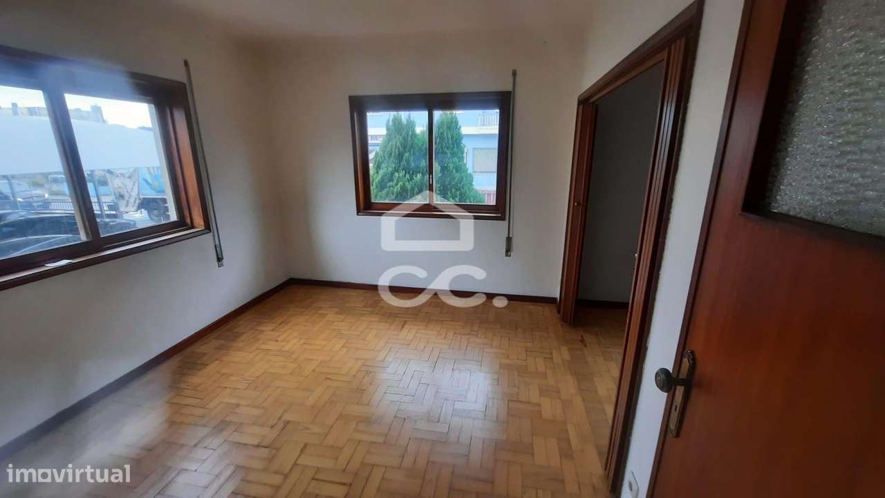 Apartamento T1+1 com Armazém e lugar de garagem-16