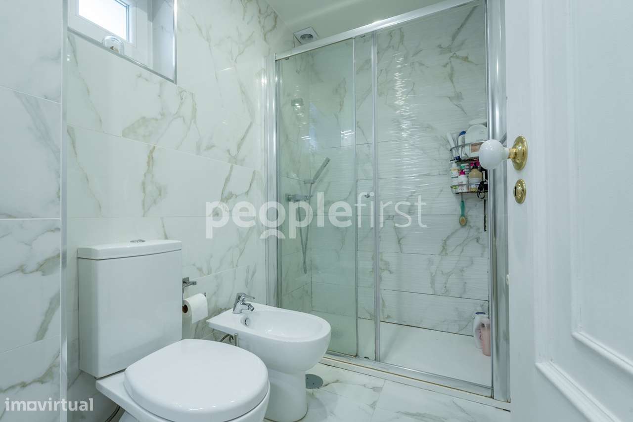 Moradia com garagem no centro da Senhora da Hora-26