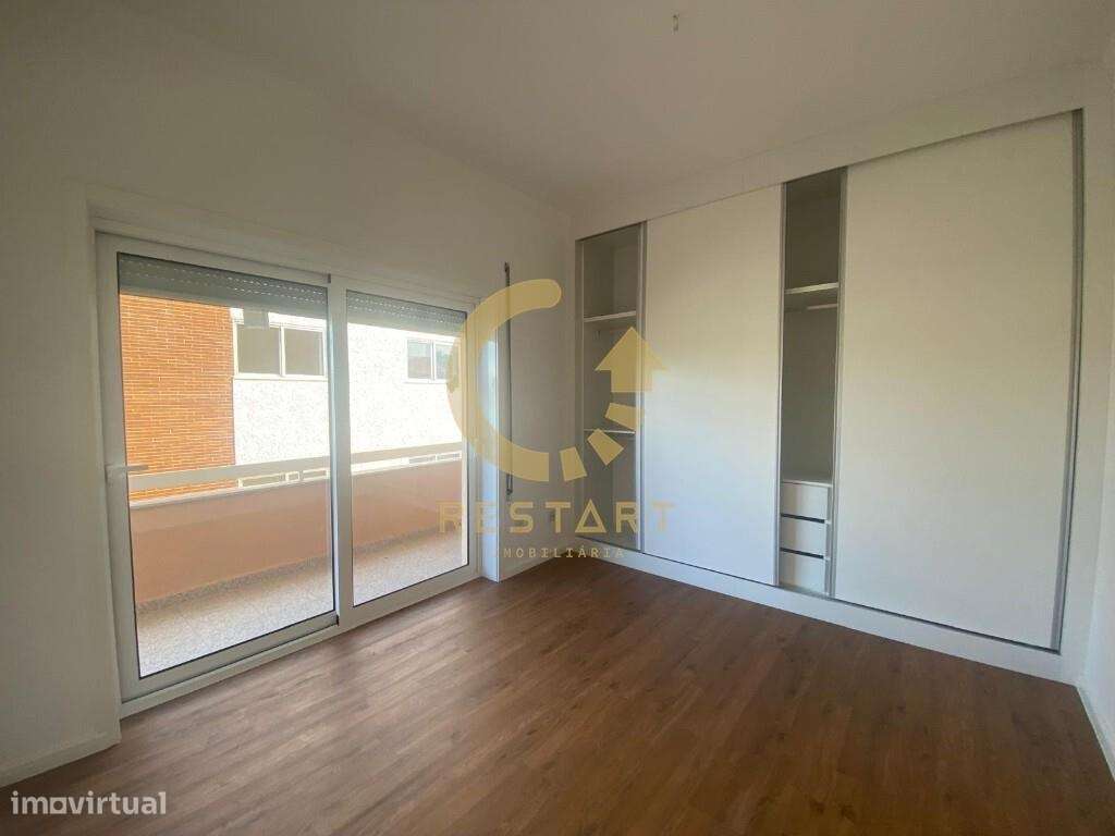 T3 em Águas Santas com 3 frentes, totalmente renovado com muita lumino-13