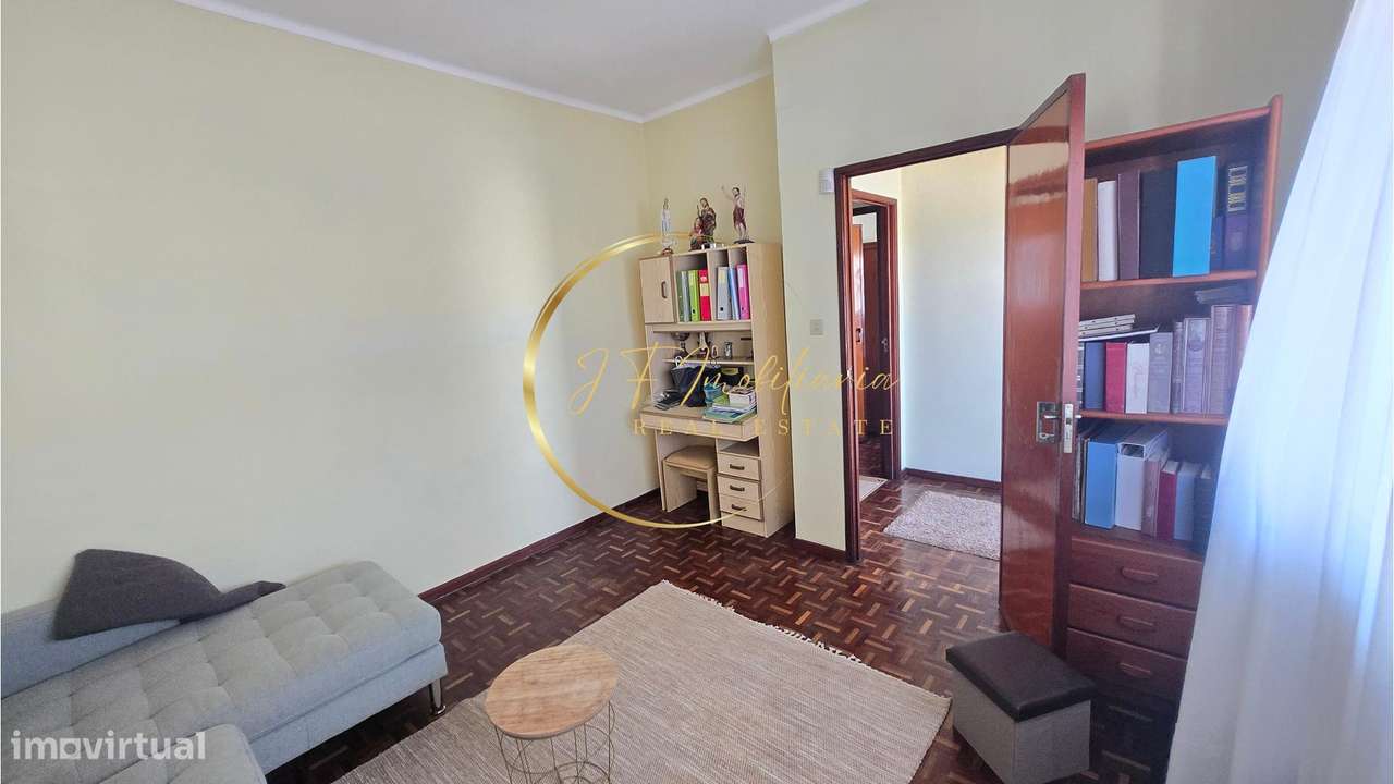 Moradia Geminada T4 com armazem-32