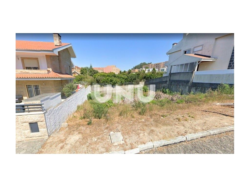 Terreno urbano, com 340m2 para construção em Canelas, Vil...