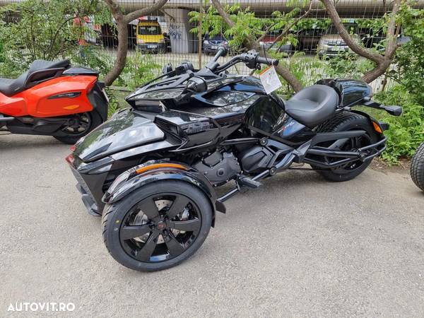 Can-Am Spyder - 1