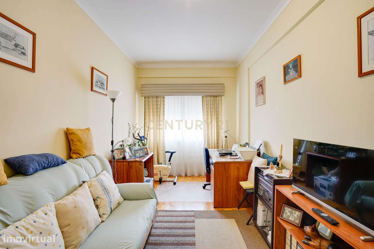 APARTAMENTO T3 COM GARAGEM E ARRECADAÇÃO - CASAL DO CHAPIM - ODIVELAS-14