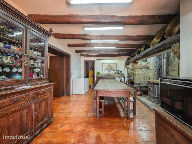 Moradia T6 Isolada  e de Prestígio em São João da Madeira!-39