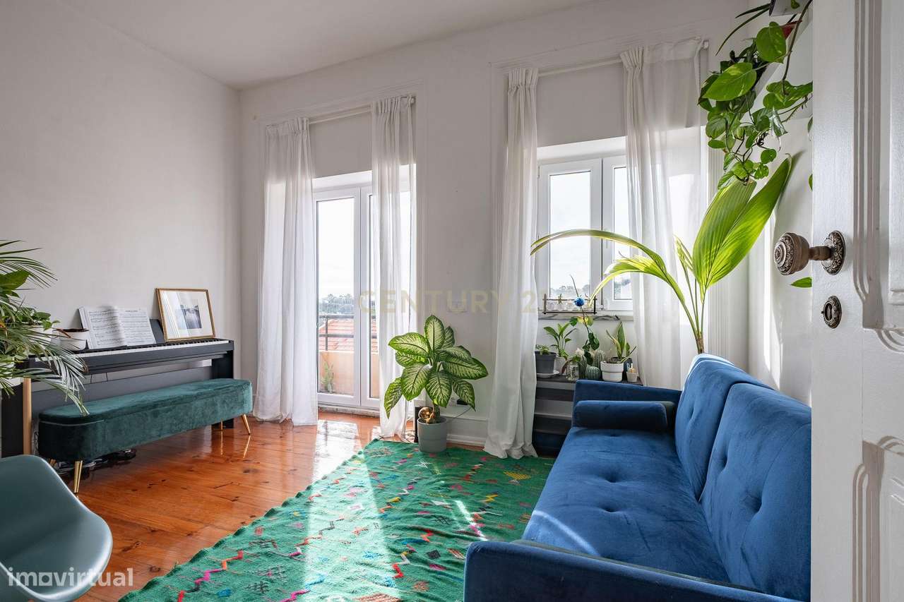 T1+1 na Rua Maria Pia com vista rio e luz fantástica - Grande imagem: 4/25