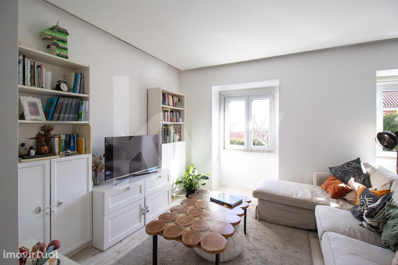 Apartamento T2 renovado, com Terraço e Vista Rio na Penha de França, L