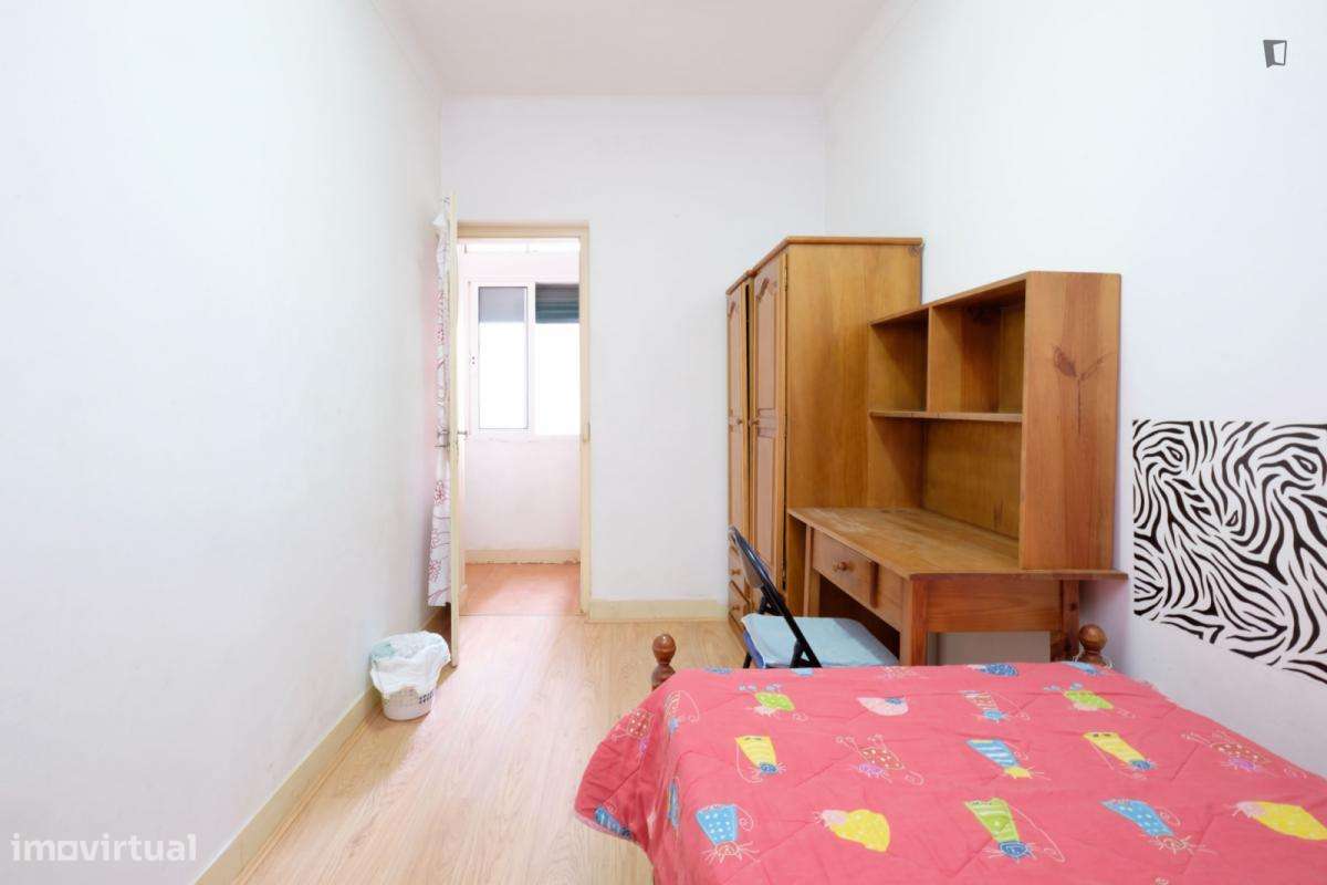 Quarto - localizado em Baixa Coimbra - Grande imagem: 4/6