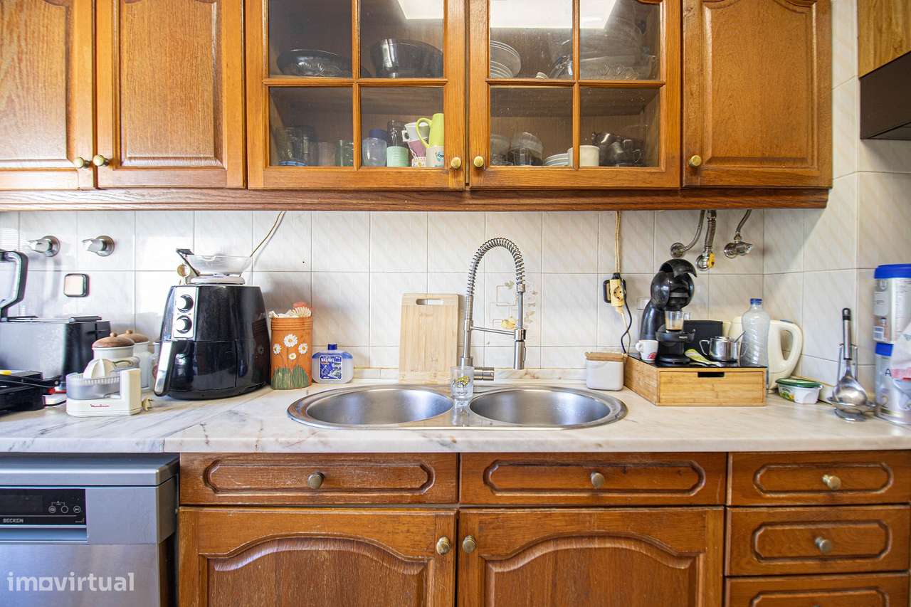 Apartamento T3 com garagem em Carnaxide-6