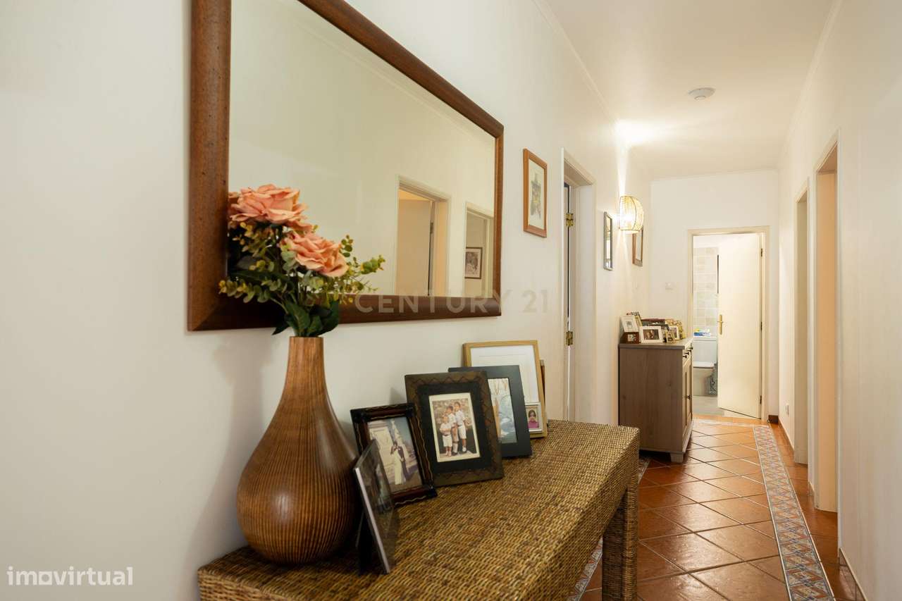 Quinta de 7800 m2  com Casa Principal T3, Apartamento T1 e 6 quartos i-7