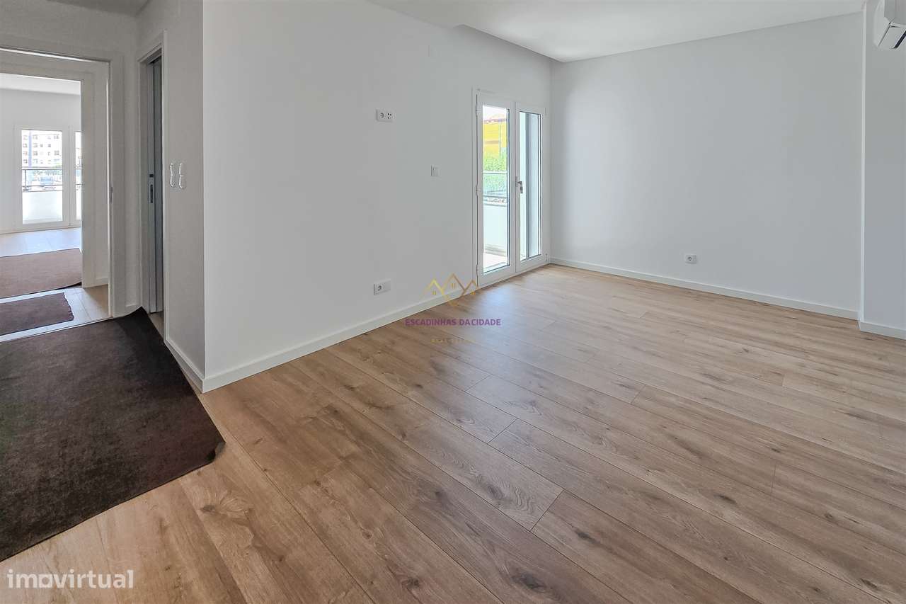 T4 com Piscina em Alverca-8