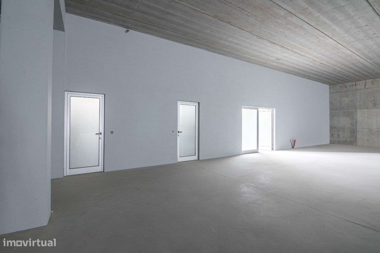 Unidade Fabril Nova em Zona Industrial-24