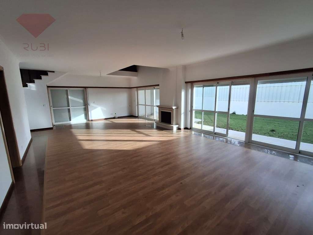 Moradia T4 à venda na Cotovia - Sesimbra-32