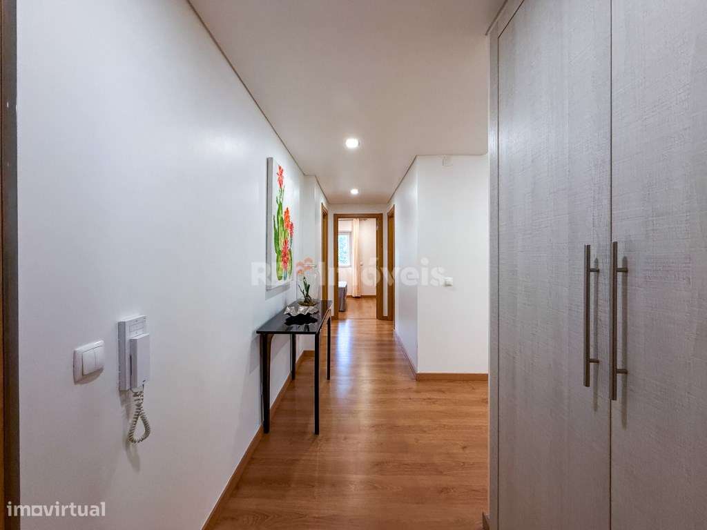 Apartamento T2 Mobilado p/ Arrendamento c/ Varanda - Centro de Abra... - Grande imagem: 5/47