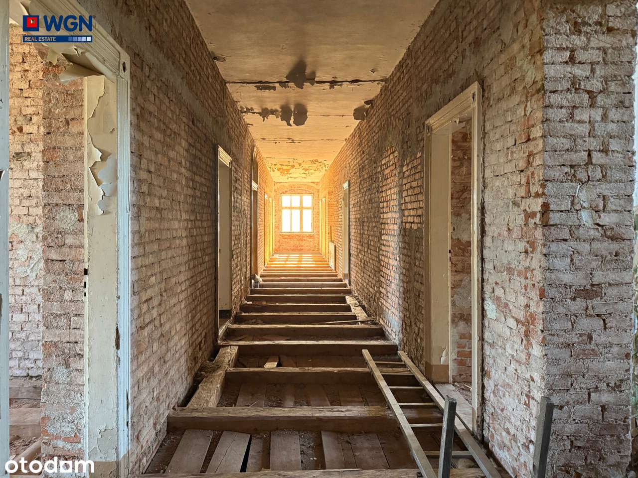 Zabytkowy pałac - dawny szpital - na sprzedaż.-7