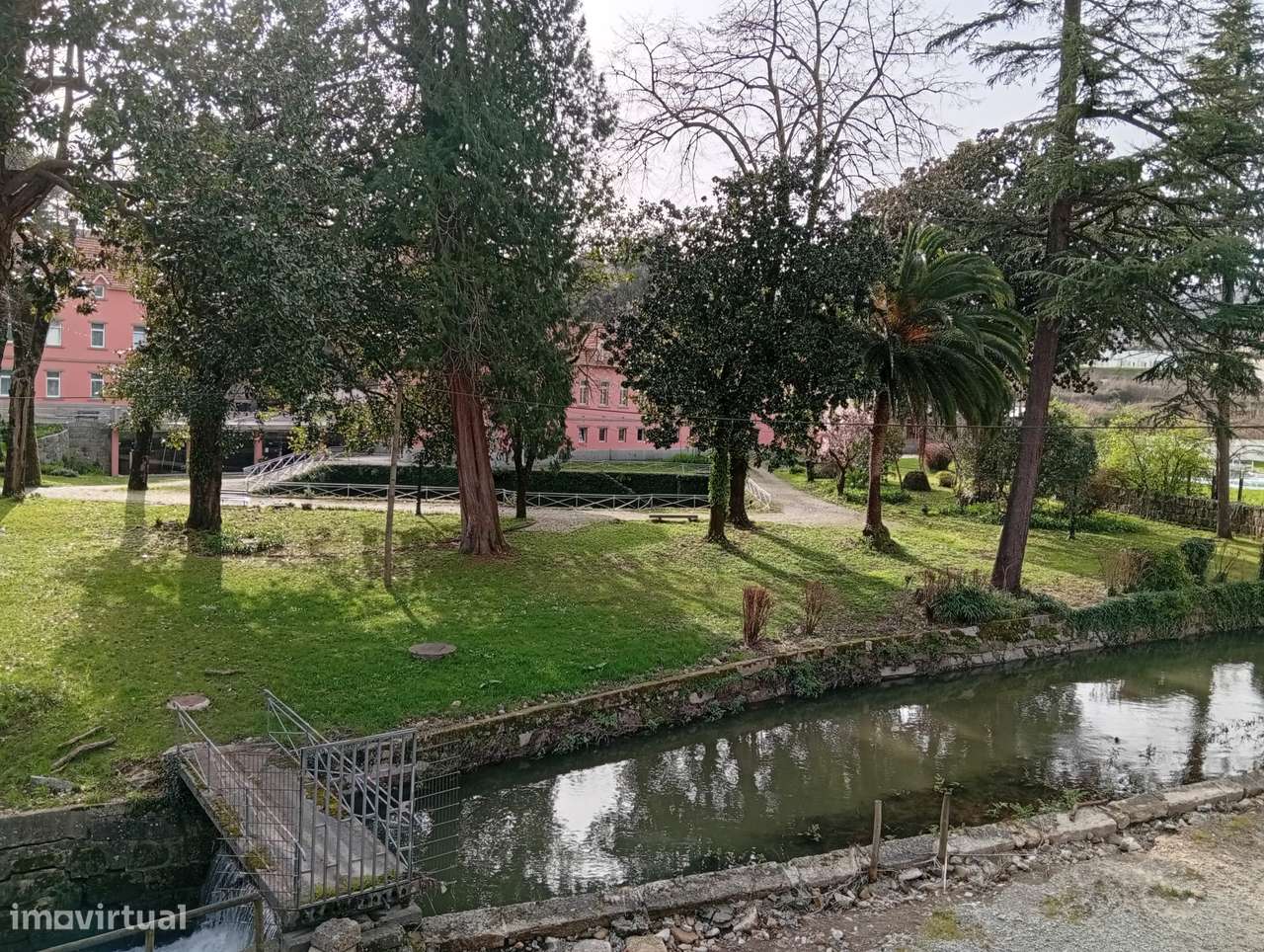 Venda de prédio localizado centro das Termas São Vicente Penafiel-8