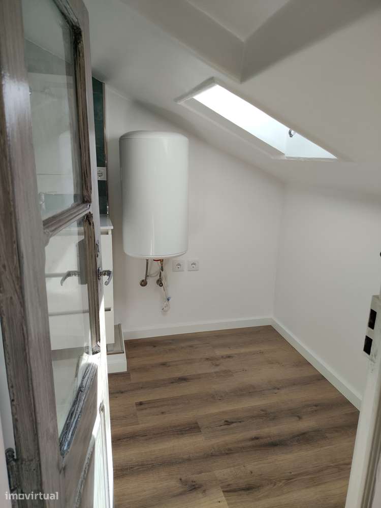 Arrenda-se T2 no centro de Alcântara - Grande imagem: 5/15