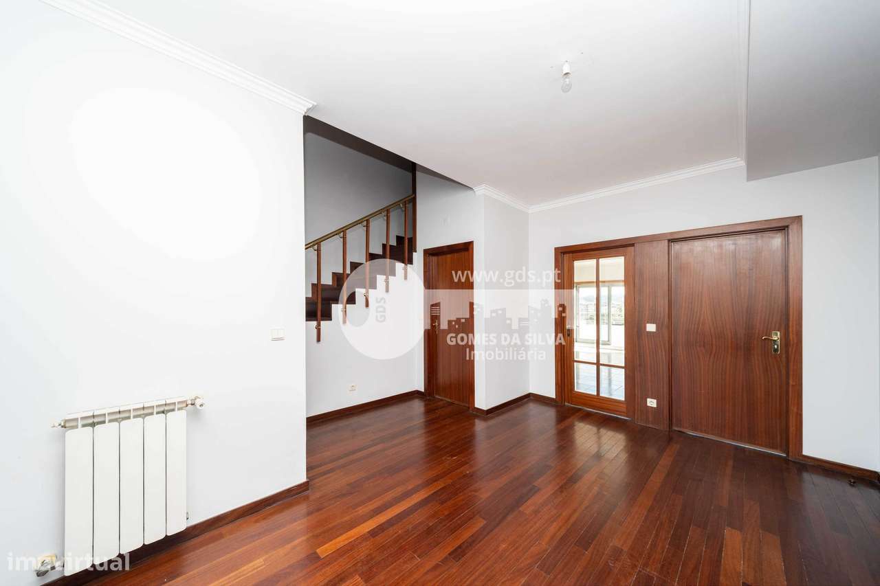T5 Duplex na Rua Bernardo Sequeira, São Vítor-18