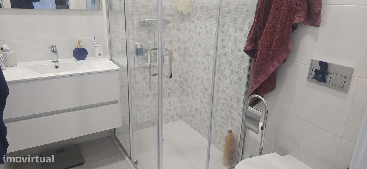 T2 semi novo. Com arrecadação e parqueamento. - Grande imagem: 5/10