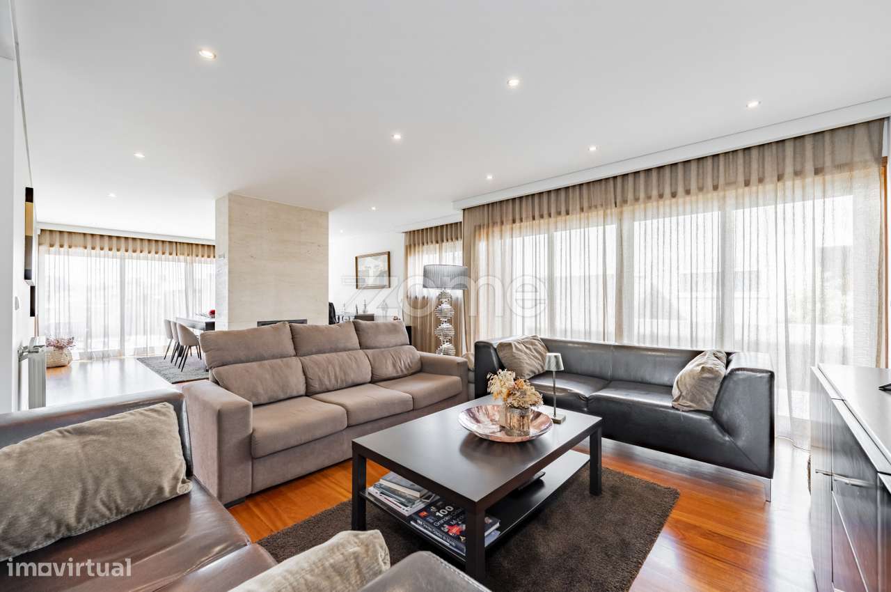 Moradia T5 com Piscina, 4 Suites e Garagem para 4 Carros em Esposende-9