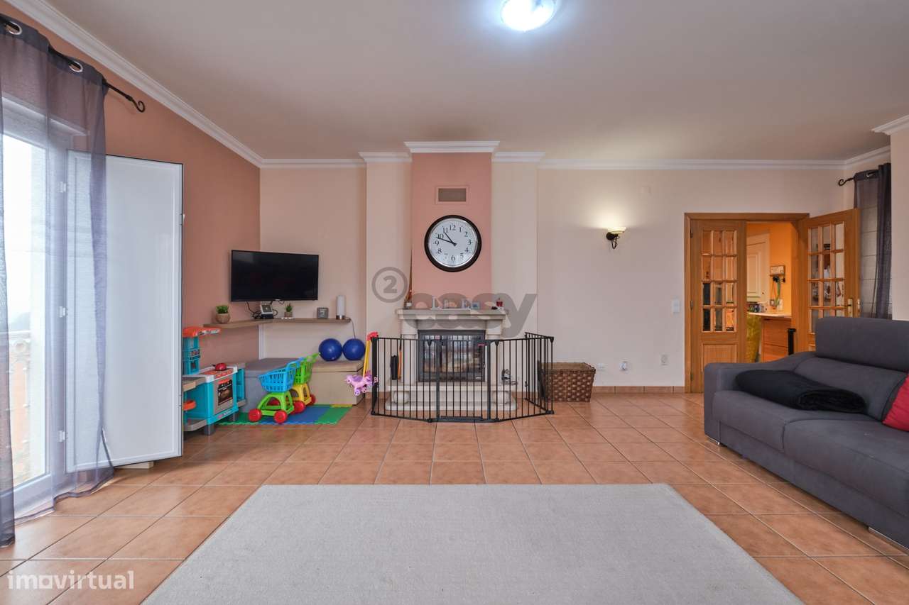 Moradia T4 de 3 pisos com garagem para 3 carros, piscina, painéis sola - Grande imagem: 5/45