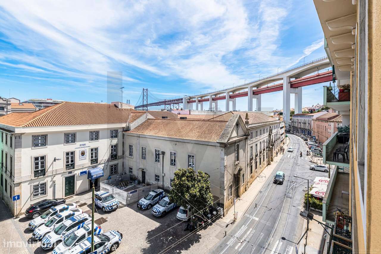 Apartamento T3 com garagem - Renovado - Alcântara-27