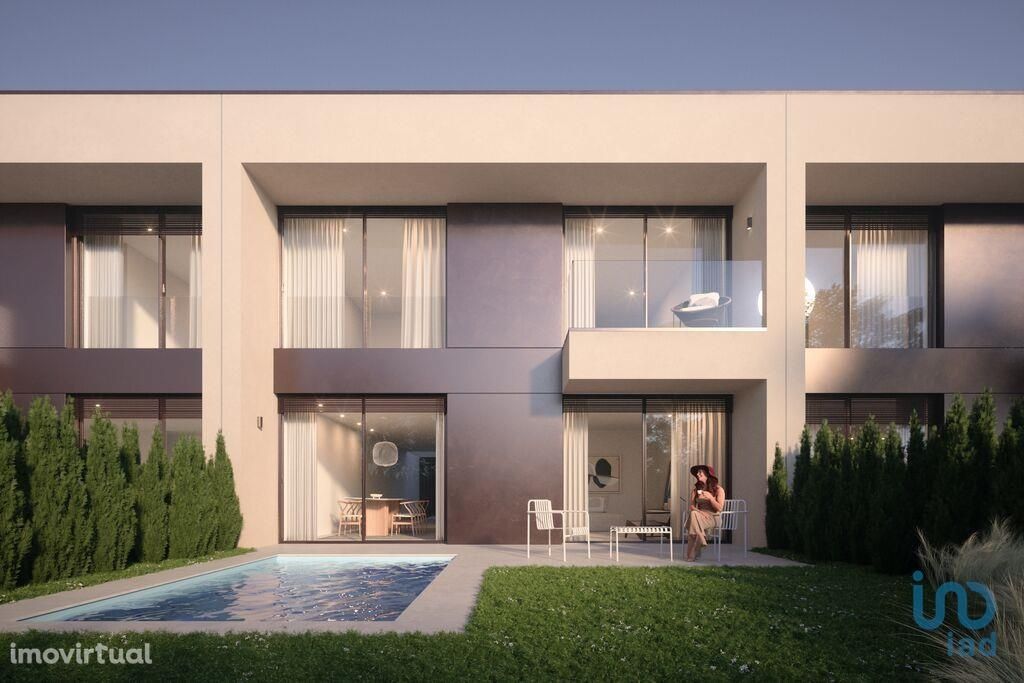 Casa de aldeia T4 em Porto de 221,00 m2