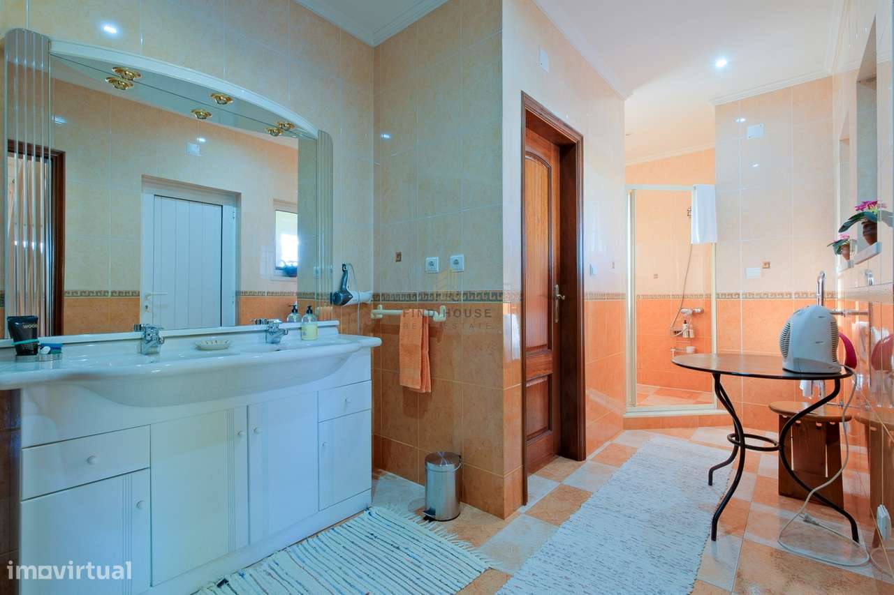 Moradia Isolada T4 com piscina, campo de ténis e logradouro em Cachoei-19