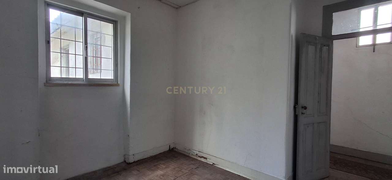 Moradia com Dois Andares no Centro de Coruche com Vista Rio-13