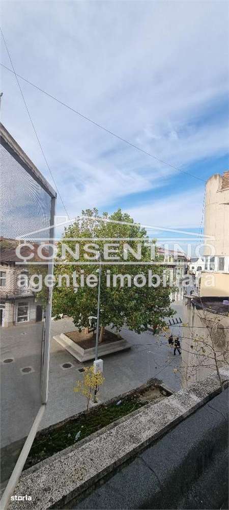 Se vinde imobil edificat in 1984 , cu 4 camere , etaj 2, liber ,Centru-8