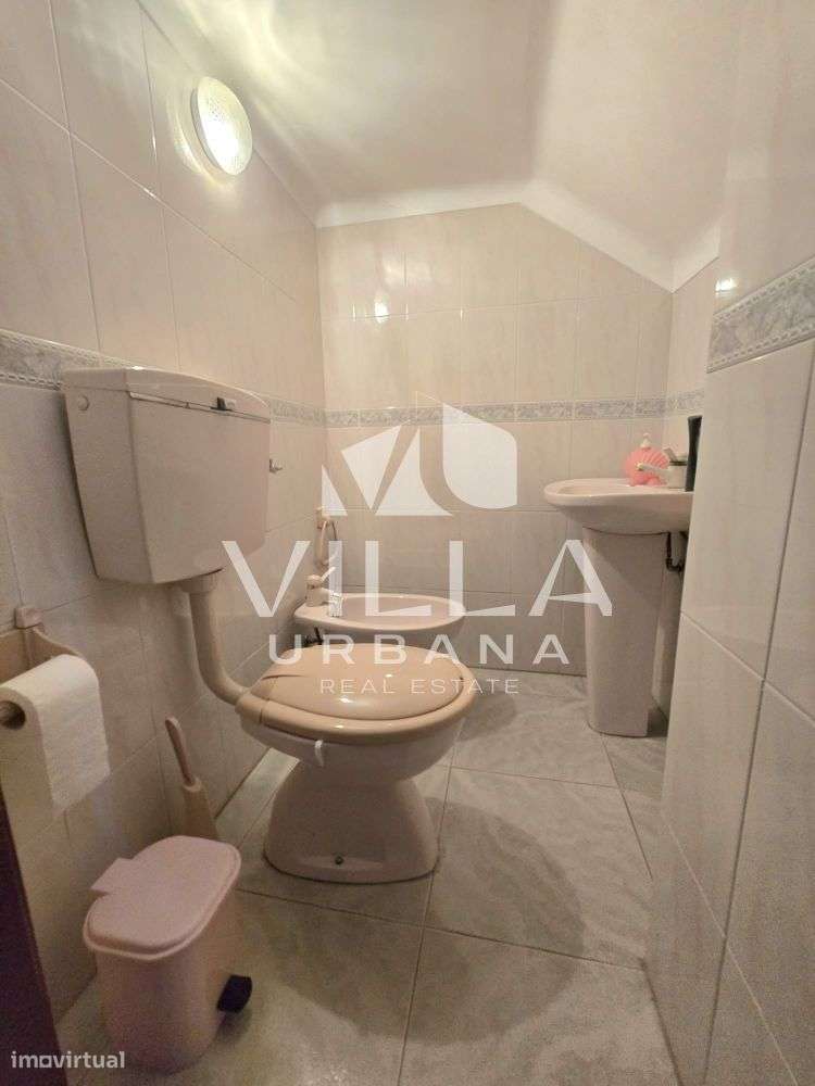 Moradia T4+1 em zona privilegiada nos Foros de Amora-14