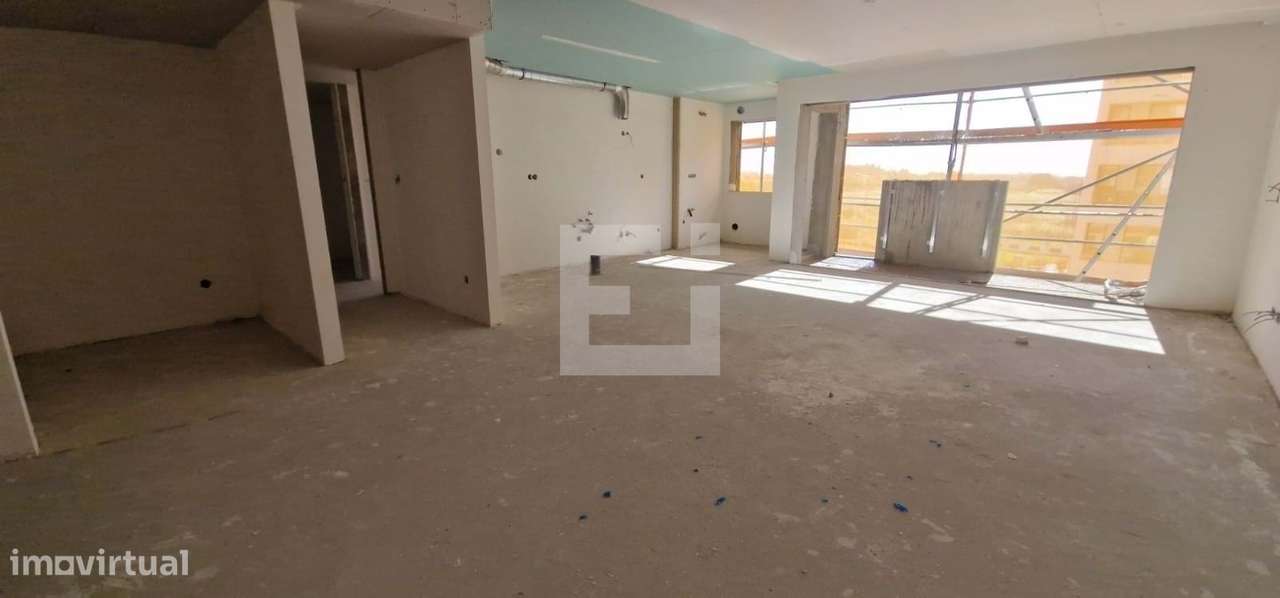 Apartamento T3+1 c/ varanda garagem e arrumos em condomínio c/ ginásio - Grande imagem: 4/43