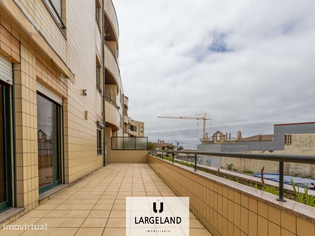 Apartamento T2 com Terraço no Centro de Santa Maria de Lamas-17