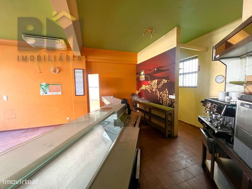Espaço Comercial com Montras e Excelente Visibilidade em Zona Resid... - Grande imagem: 4/12