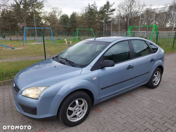 Ford Focus 1.6 16V Ambiente - 1