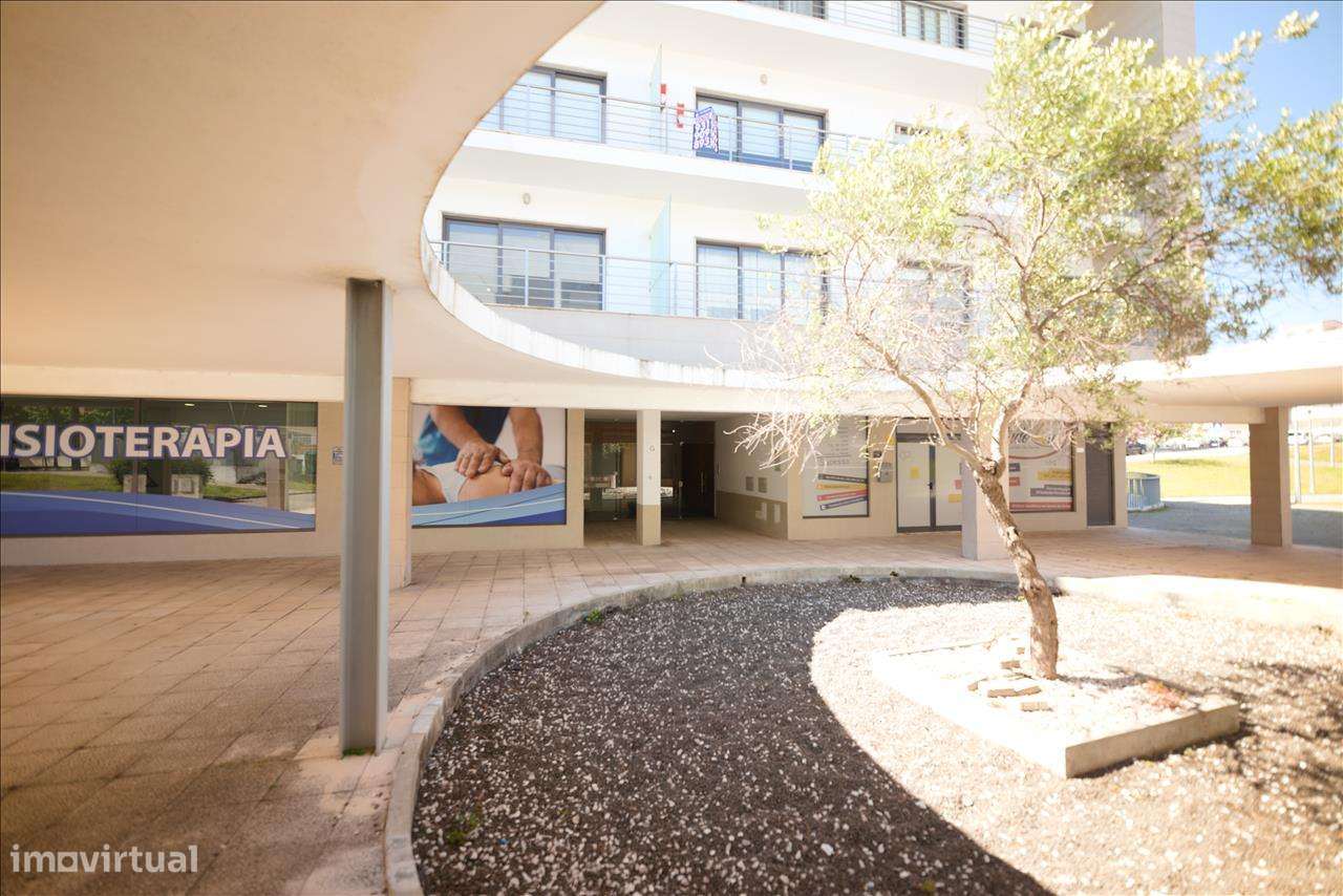 Apartamento T3 com Varandas, Garagem e Parqueamento, no Pinhal Novo, V - Grande imagem: 4/11