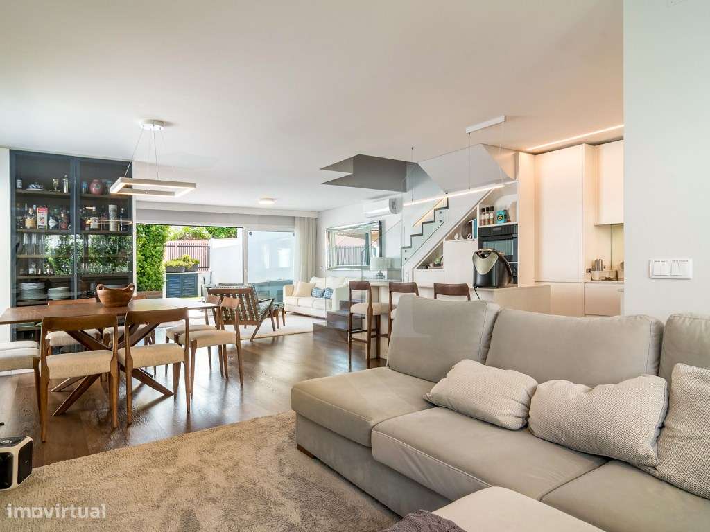 Moradia de luxo T4 no Murtal com piscina aquecida e rooftop panorâmico-10