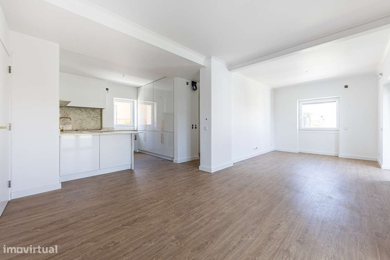 Moradia de Charme Reabilitada no centro da Parede com 434m² de Terreno-30
